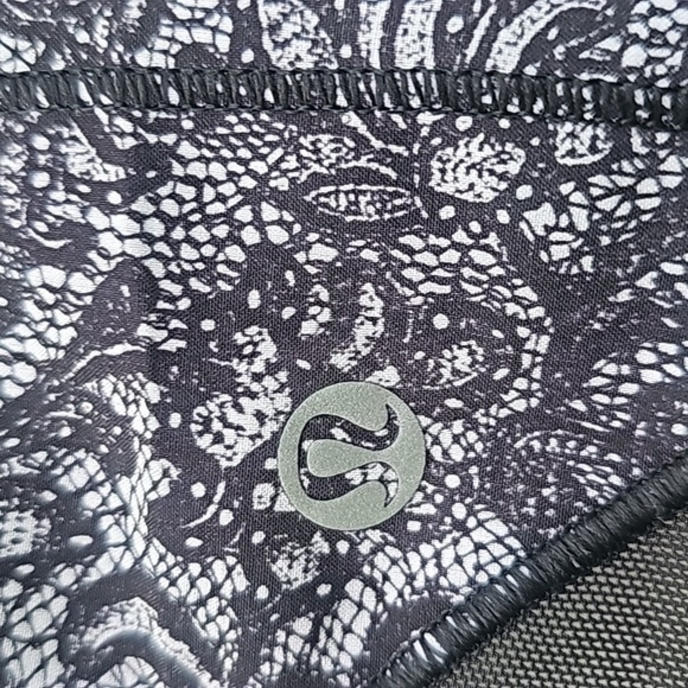 Lululemon  Rare Hotty Hot II 2.5” Size 6 - Picture 7 of 8